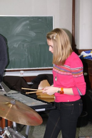 Eléna, percusionniste - batteuse